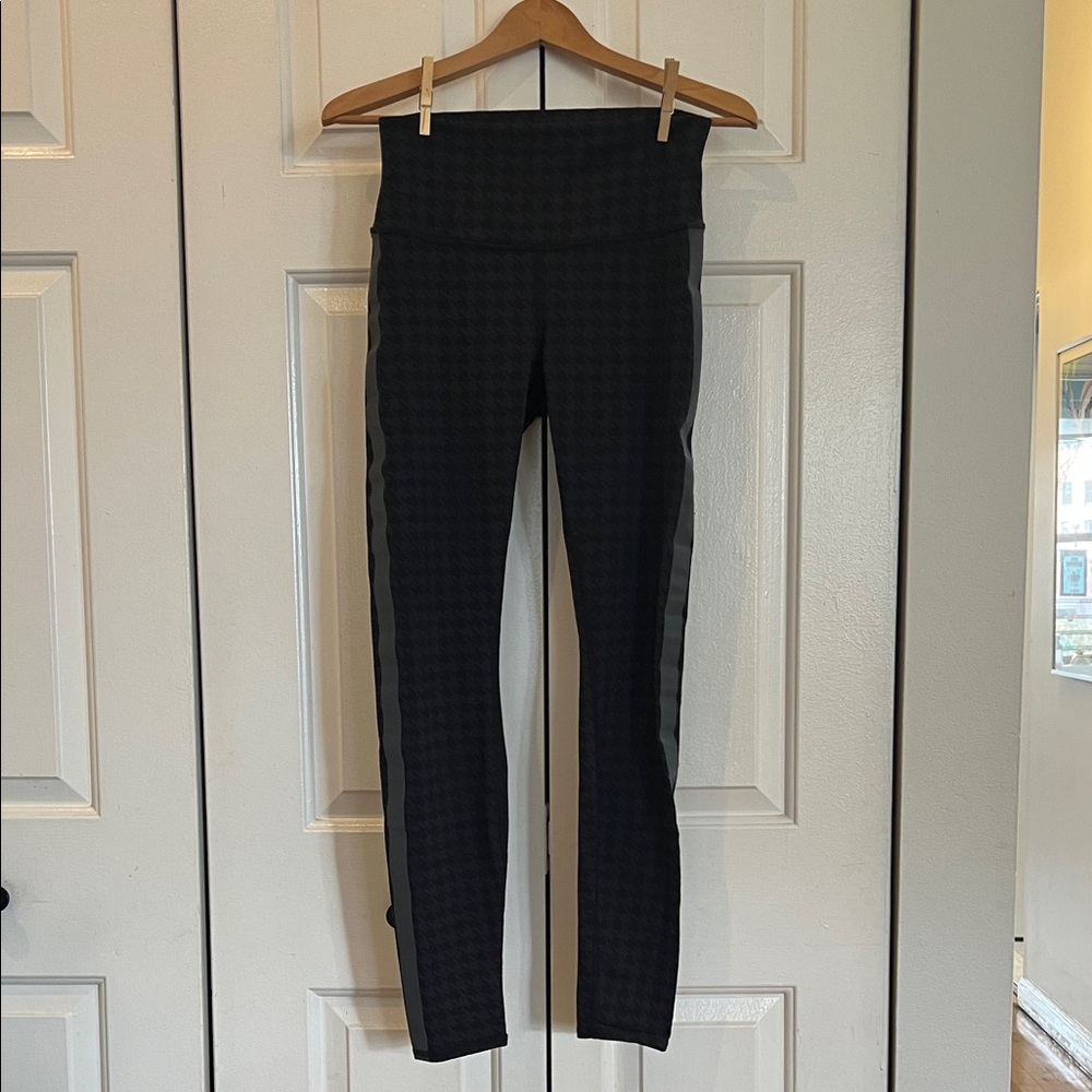 Alo Black and Grey Houndstooth Patterned Leggings